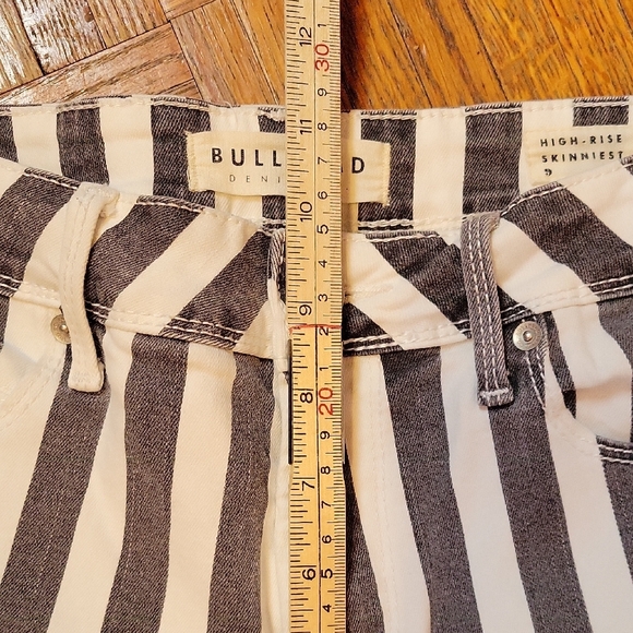 Bullhead Black and White Striped High-Rise Skinniest Jeans Size 9 Like New - Picture 7 of 12